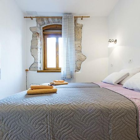 Cozy Apartment 10 Min From The Beach Pola Esterno foto