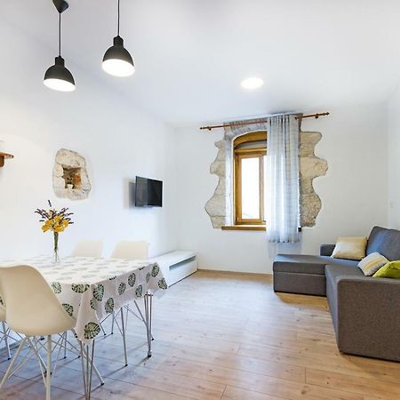 Cozy Apartment 10 Min From The Beach Pola Esterno foto