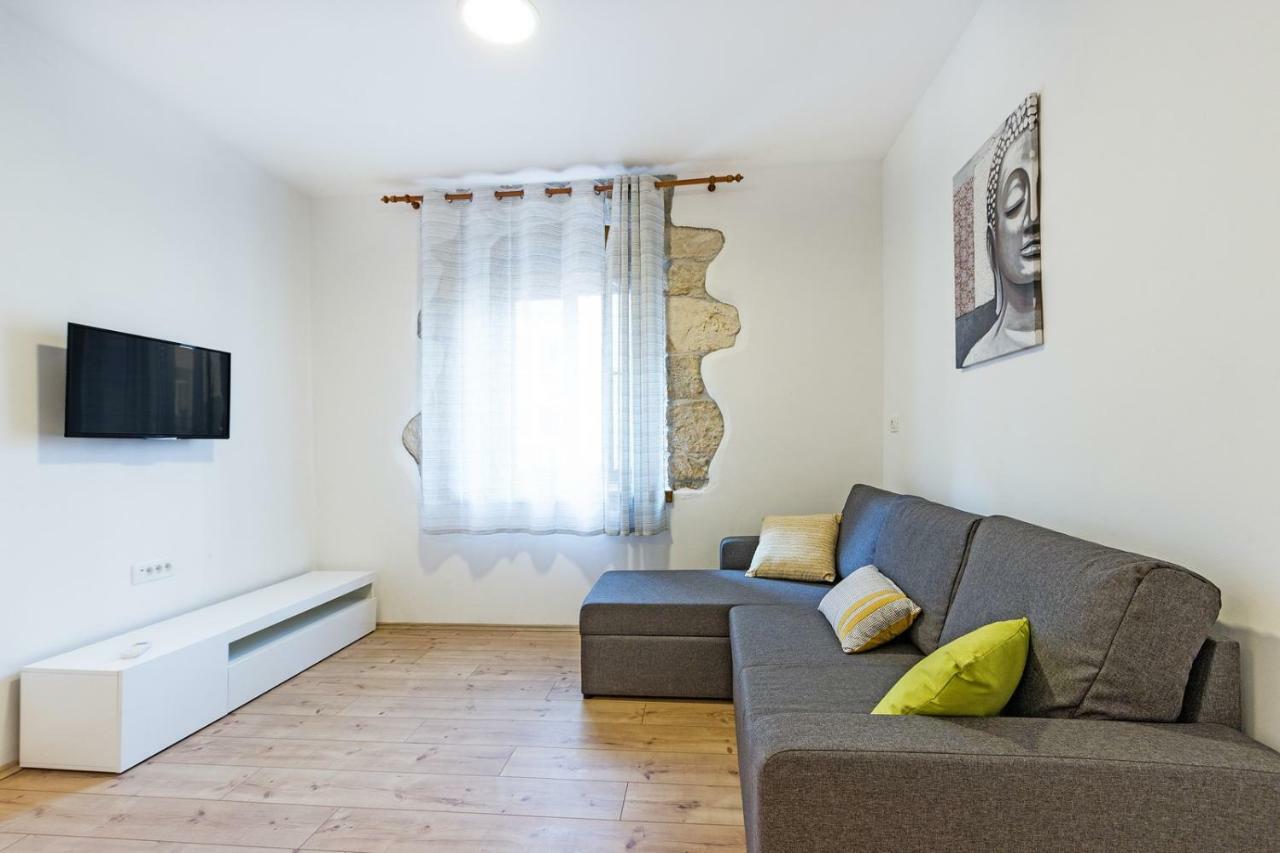 Cozy Apartment 10 Min From The Beach Pola Esterno foto