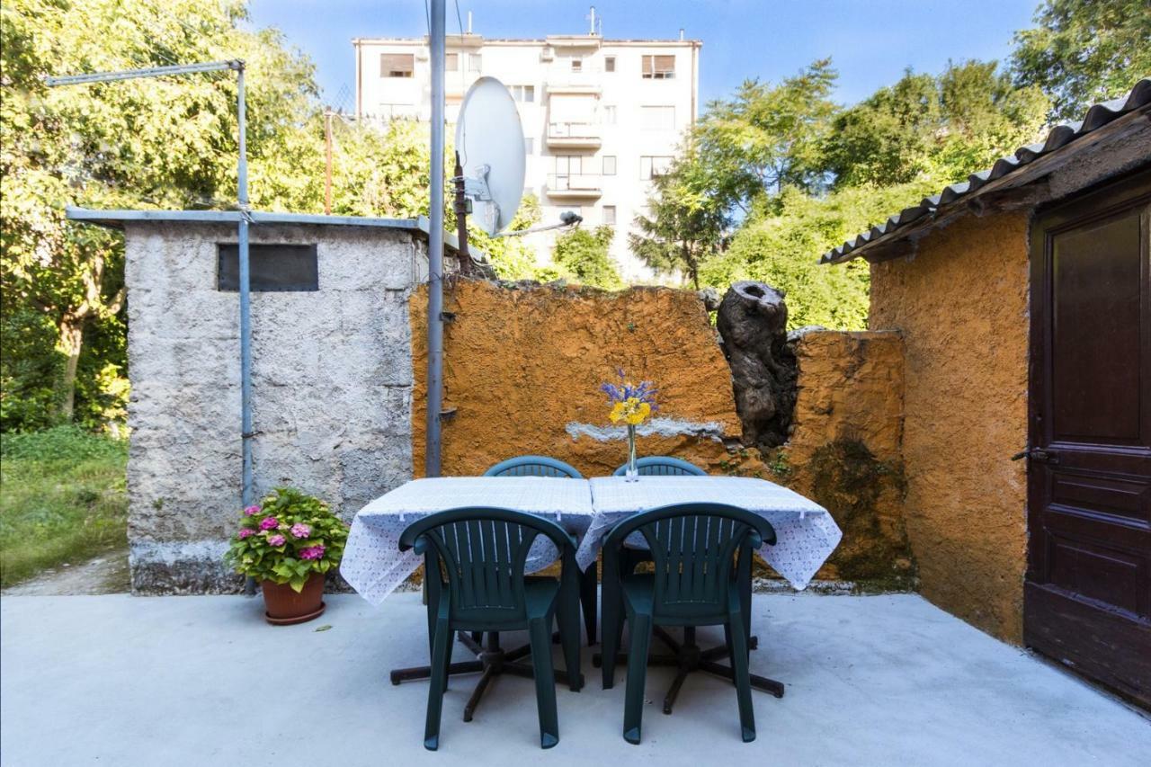 Cozy Apartment 10 Min From The Beach Pola Esterno foto